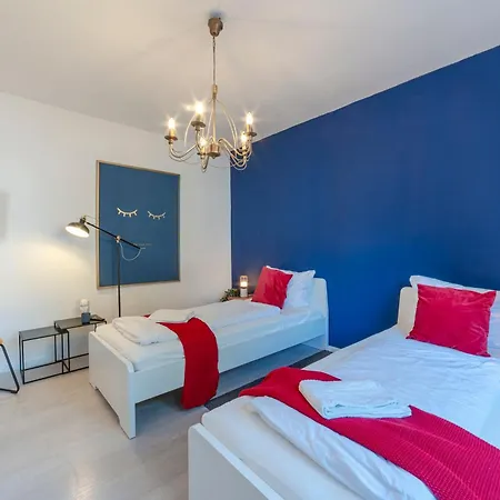 Spacestays Blue Raspberry Apartman